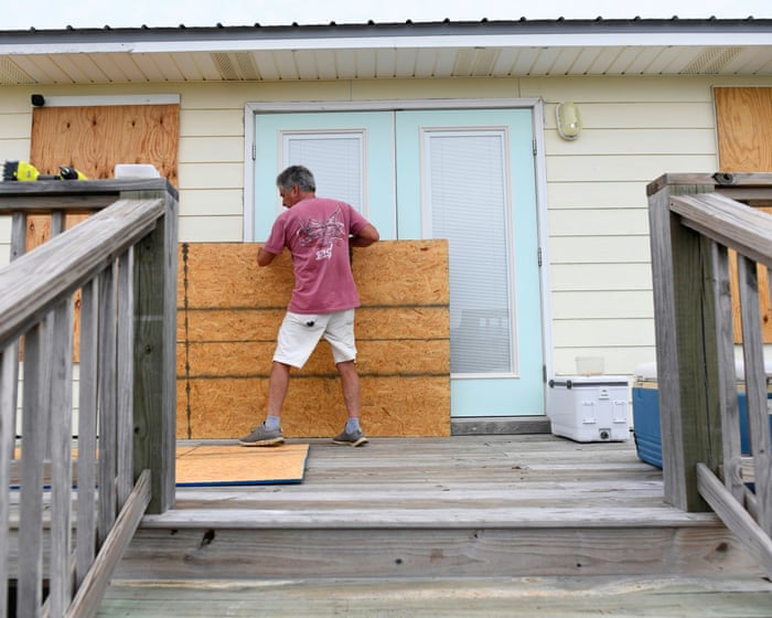 Hurricane Isaias live updates: airports close in Alabama and Florida as category 3 storm nears Gulf coast