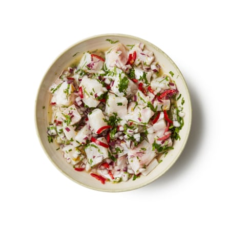 Ceviche bowl: Sprinkle with coriander and/or parsley.