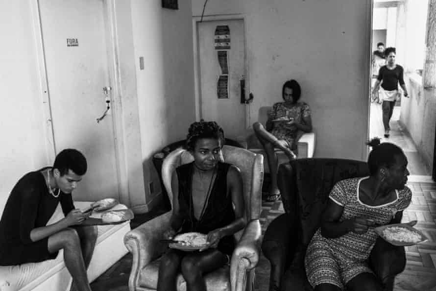 Residents of Casa Nem have lunch at the TV room.