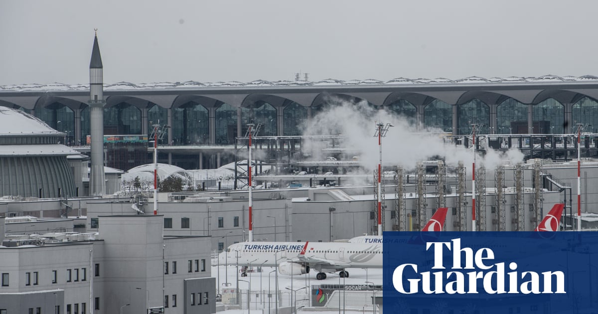 Heavy snowfall leaves passengers stranded in Istanbul Airport – video