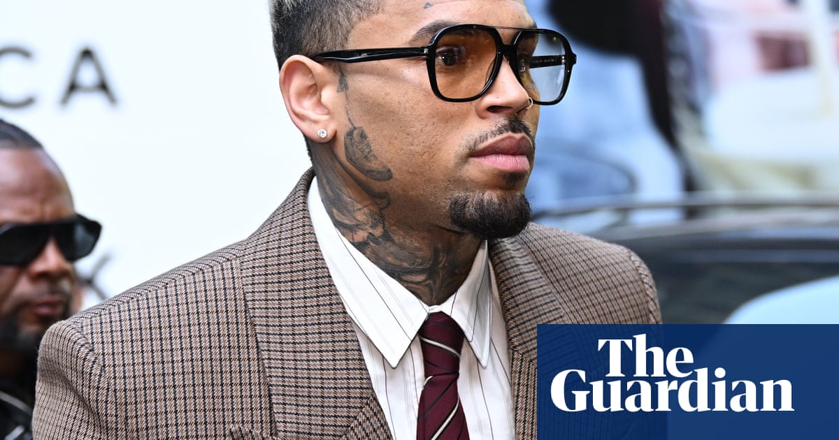 Singer denies further charges over alleged bottle attack at London club