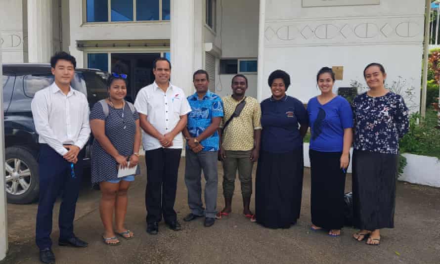 Solomon Yeo and other law students meet Vanuatu Foreign Minister Ralph Regenvanu in 2019