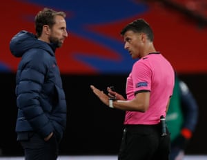 England Manager Gareth Southgate gets a talking to by referee Jesús Gil Manzano.