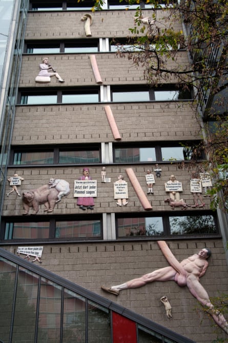 A mural on the wall of the Tageszeitung newspaper office depicting former Bild editor Kai Diekmann naked with a huge penis stretching the height of the building.