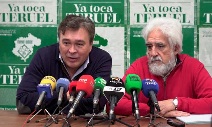 The Teruel Existe MP Tomas Guitarte (left)