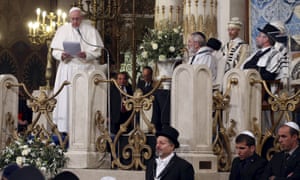Pope Francis delivers his speech during his visit at Rome’s Great Synagogue.