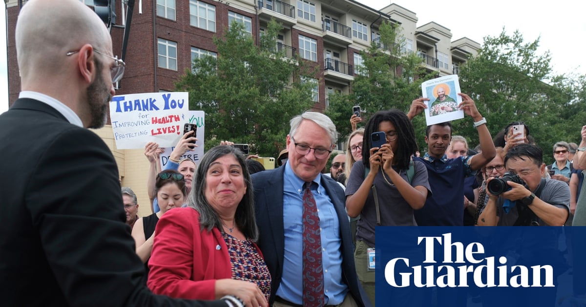 CDC staffers rally in support of senior officials who resigned in protest