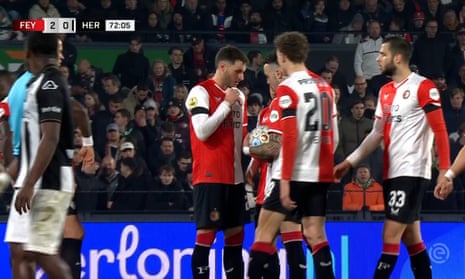 Feyenoord trick goalie with deceptive game of rock, paper, scissors – video 