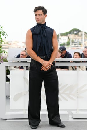 The Spanish actor and Strange Way Of Life star Jason Fernández wore a silky pussybow blouse with flared trousers. Qué chulo, said the internet.