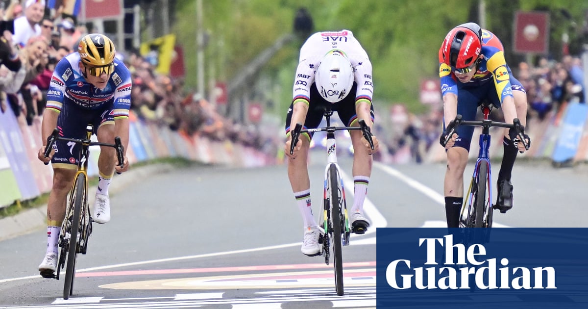 Skjelmose stuns Pogacar and Evenepoel with sprint to Amstel Gold Race win