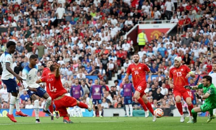 Marcus Rashford (kiri kedua) mencetak gol ketiga Inggris