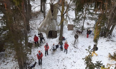 «trek nordique primitif» de deux jours en Estonie, séjour dans un tipi à Verbola