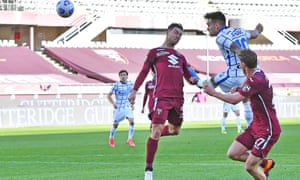 Lautaro Martínez heads the winner as Inter beat Torino to take a tight grip on Serie.