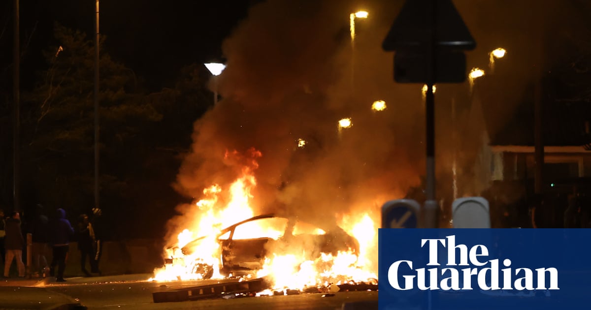 Further violence breaks out in Northern Ireland despite appeals for calm