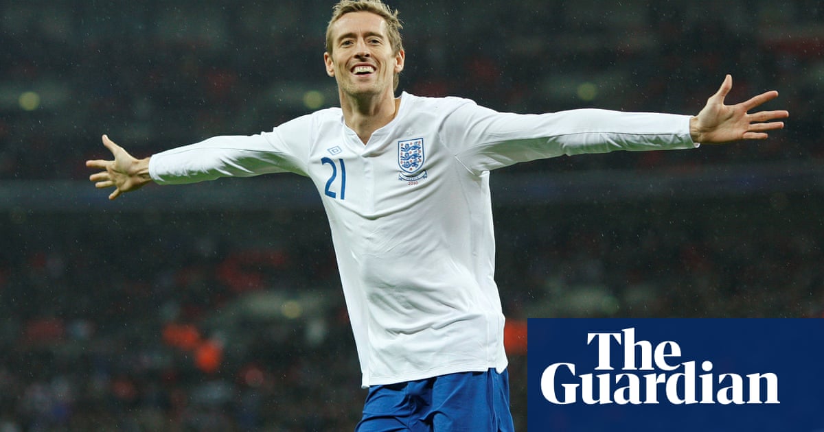 Peter Crouch The Affable Beanpole Who Won Over Fans Everywhere Paul Wilson Football The Guardian
