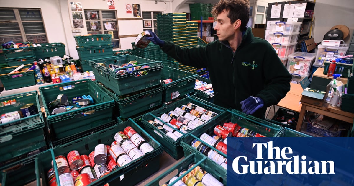 Extra 1.3m workers on universal credit since pandemic began, research finds