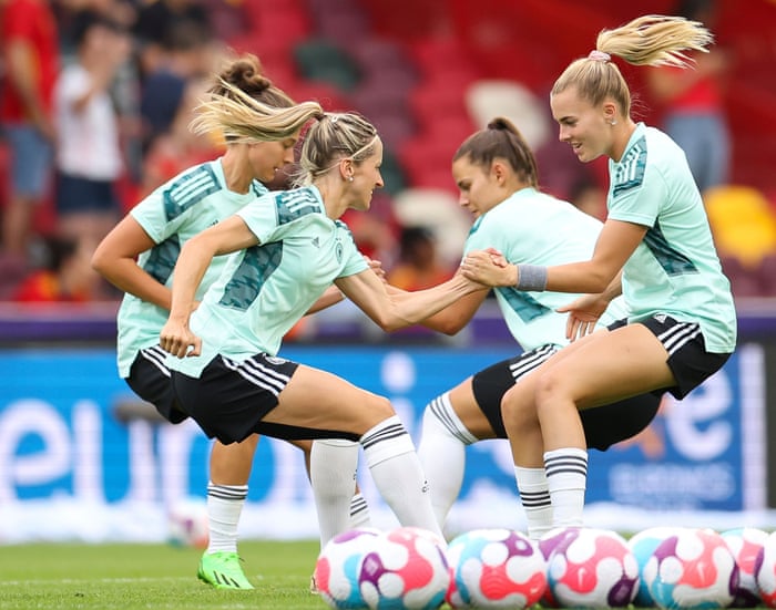 Kathrin-Julia Hendrich and Laura Freigang from Germany during the warm-up.