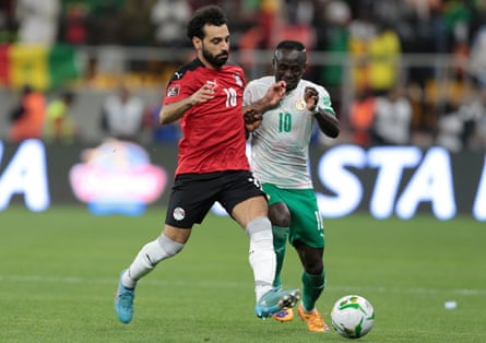 Sadio Mané (right) came out on top in another international meeting with Liverpool teammate Mohamed Salah.