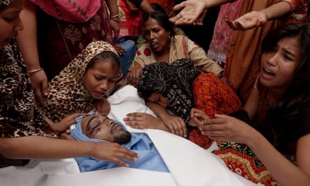 Mohammad Arshad’s mother and sisters surround his body shortly before his funeral.