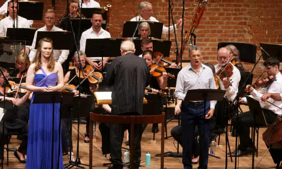 Marta Fontanals-Simmons and Roderick Williams with the BBC NOW conducted by Martyn Brabbins, performing Gavin Higgins’ The Faerie Bride at Aldeburgh Festival.