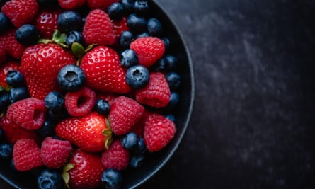 Foods rich in antioxidants reduce inflammation.