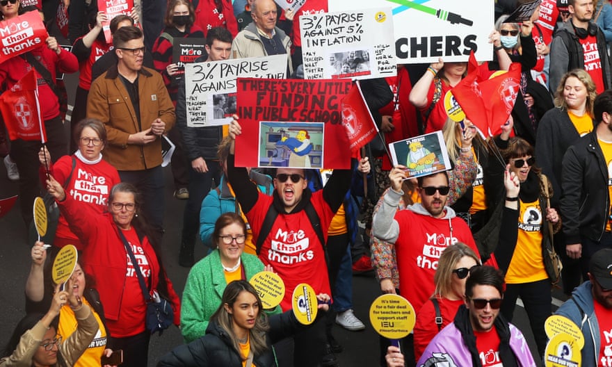 Teachers and supporters rally in Sydney 