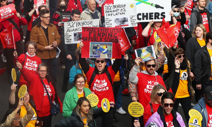 Teachers and supporters rally in Sydney