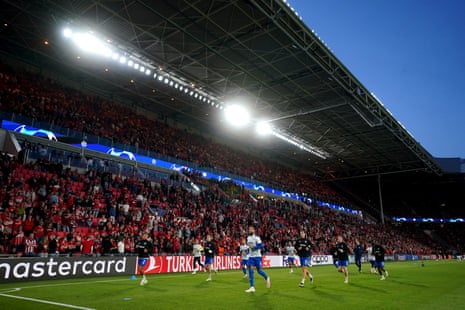 Chelsea v AFC Wimbledon, PSV v Rangers: Carabao Cup and Champions League – live | Soccer 10 Rangers players warm up ahead of kick-off in Eindhoven.