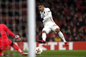 Hosam Aiesh shoots past David Ospina.