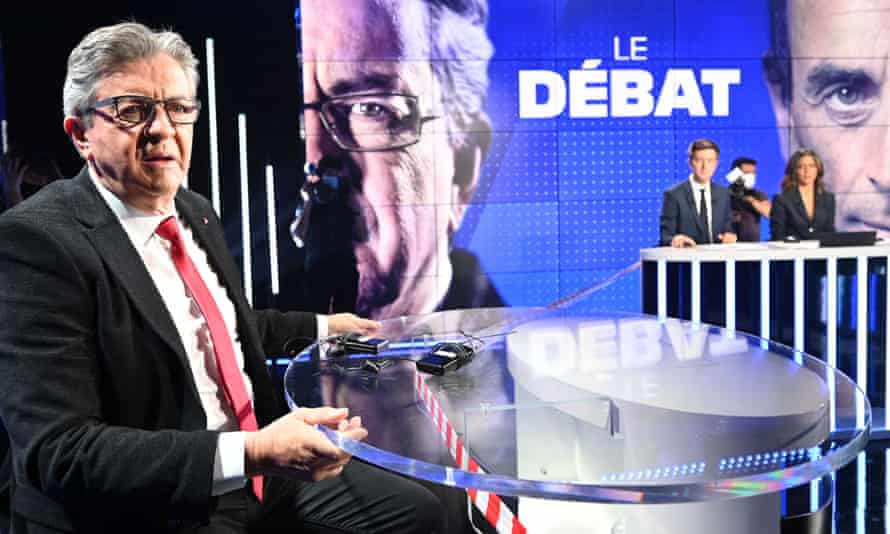 Mélenchon avant de participer à un débat télévisé avec Zemmour