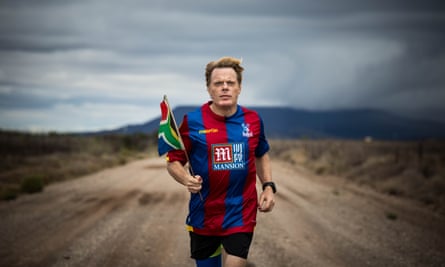 Eddie Izzard running