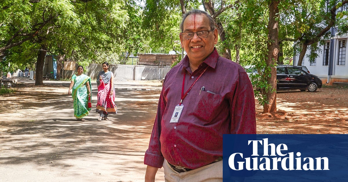 The man who paves India's roads with old plastic