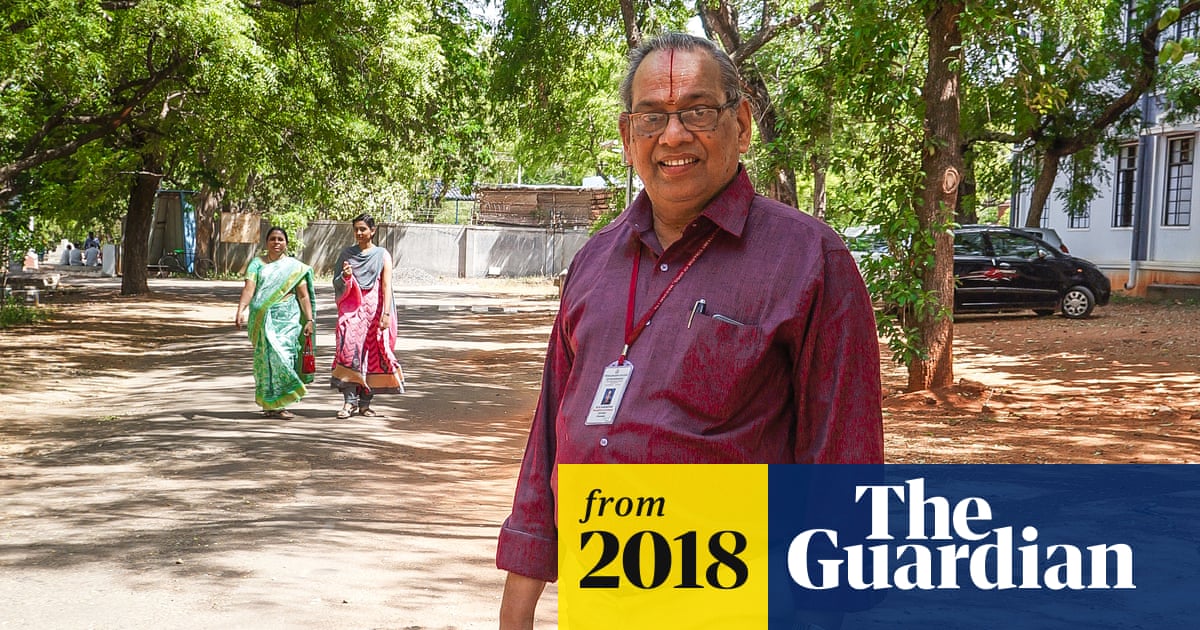 The man who paves India's roads with old plastic