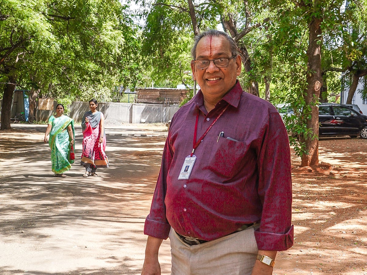 The man who paves India's roads with old plastic | India | The Guardian