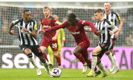 Joe Willock (left) and Kieran Trippier (right) double up on Jean-Ricner Bellegarde in a more pragmatic Newcastle display.
