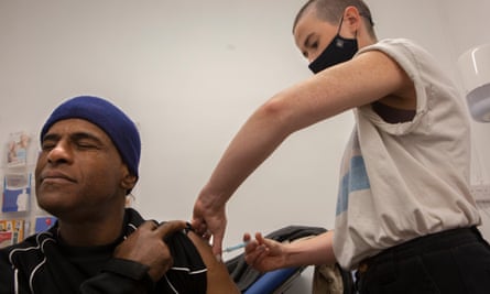 Sive O'Regan gives Eyob Yohannes a Covid-19 vaccine