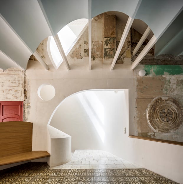 ‘Conspicuous traces of use’: inside Flores &amp; Prats’s Sala Beckett in Barcelona.