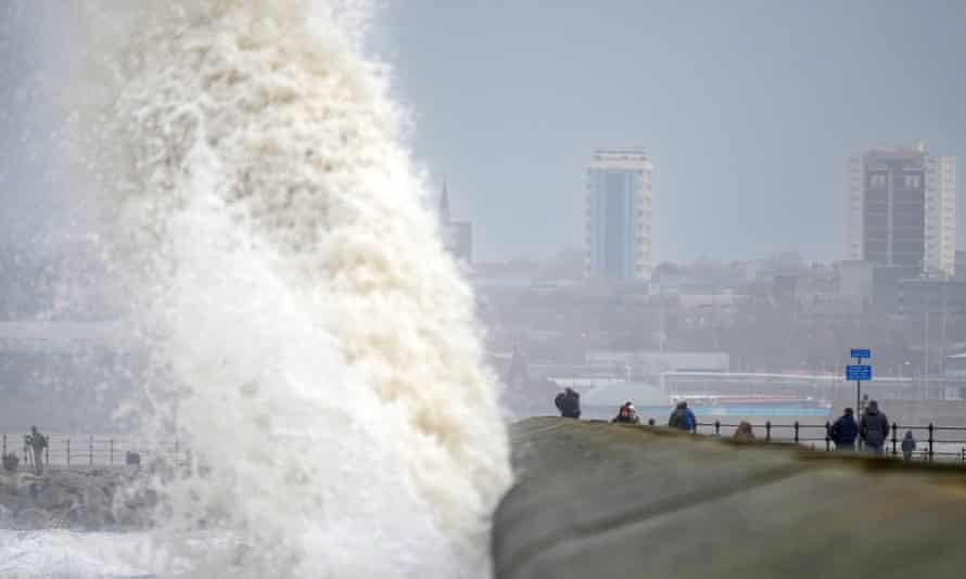 Storm Eunice: London added to red weather warning amid ‘danger to life’ | UK weather 1 Waves batter the New Brighton promenade in Liverpool as Storm Eunice moves closer.