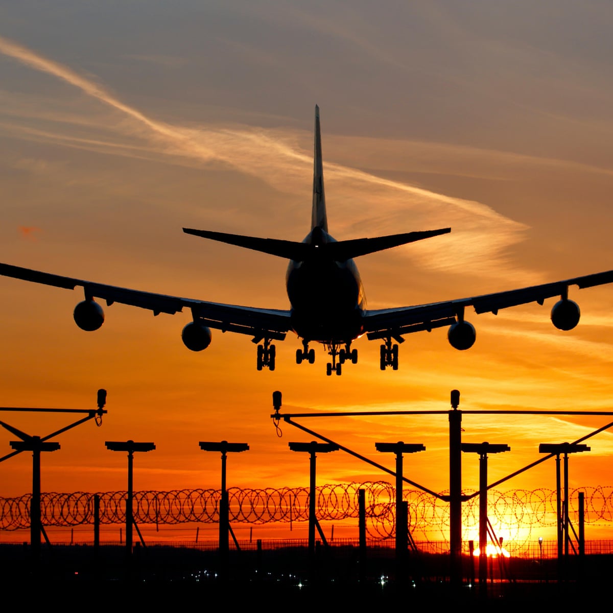 Boeing Says It Will Make Planes Able To Fly On 100 Biofuel By 2030 Us News The Guardian