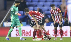 sheffield united s john fleck discharged from hospital after on pitch collapse championship the guardian