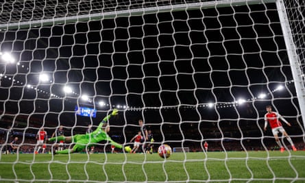 Leandro Trossard scores Arsenal’s equaliser against Bayern Munich