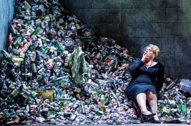 Alice Coote (Juno) in Semele by Handel at the Royal Opera House. Read our review