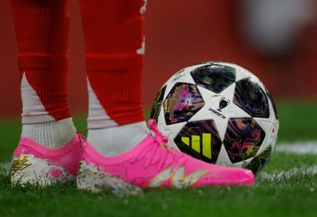 Closeup of Saka’s pink boots with a ball at his feet
