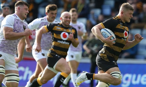 Wasps' Jack Willis breaks clear to score his sides first try during the Gallagher Premiership Rugby match between Wasps and Northampton Saints  on 9 October 2022.
