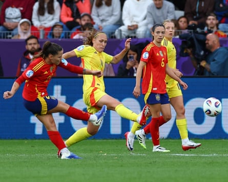 Claudia Pina scores Spain’s stunning fifth goal