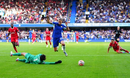 Mykhaylo Mudryk playing against Liverpool