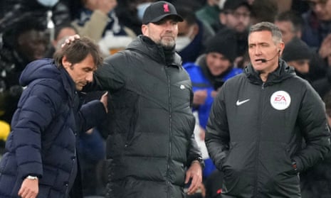 The Tottenham head coach, Antonio Conte (left) and the Liverpool manager, Jürgen Klopp
