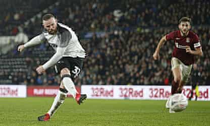 Rooney scores to set up Manchester United reunion