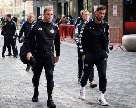 Eddie Howe and Jason Tindall rock up at the Gtech.