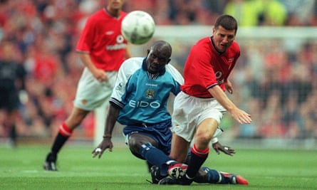 Dennis Irwin tackles George Weah